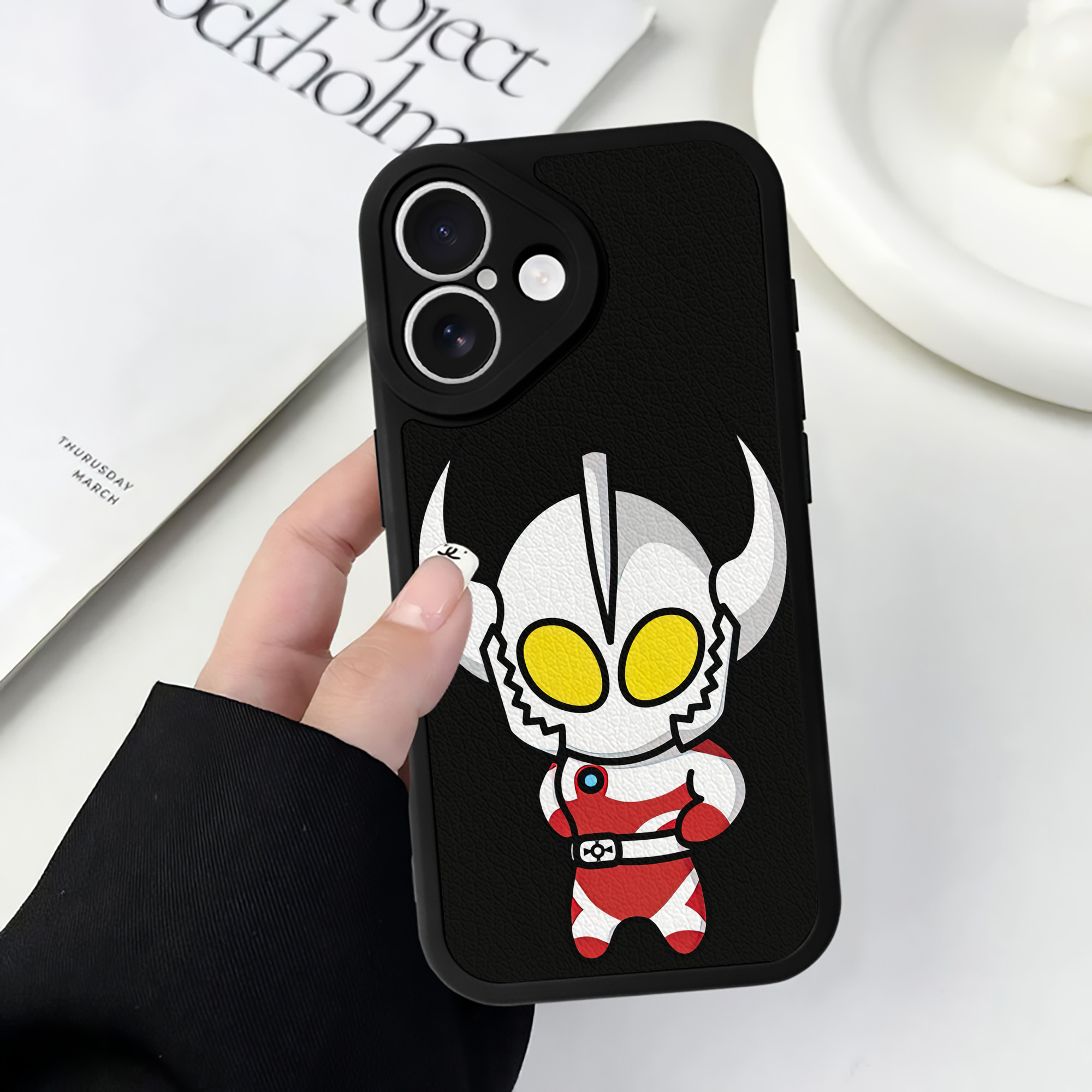 （画像用） ウルトラマン Ultraman 【iPhone 16シリーズ対応】シリコンスマホケース（レザー調） 材質：シリコン